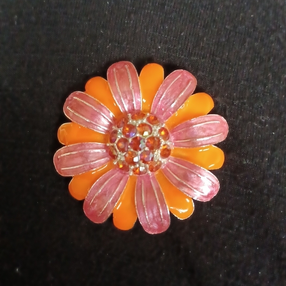 Avon Daisy Flower Brooch